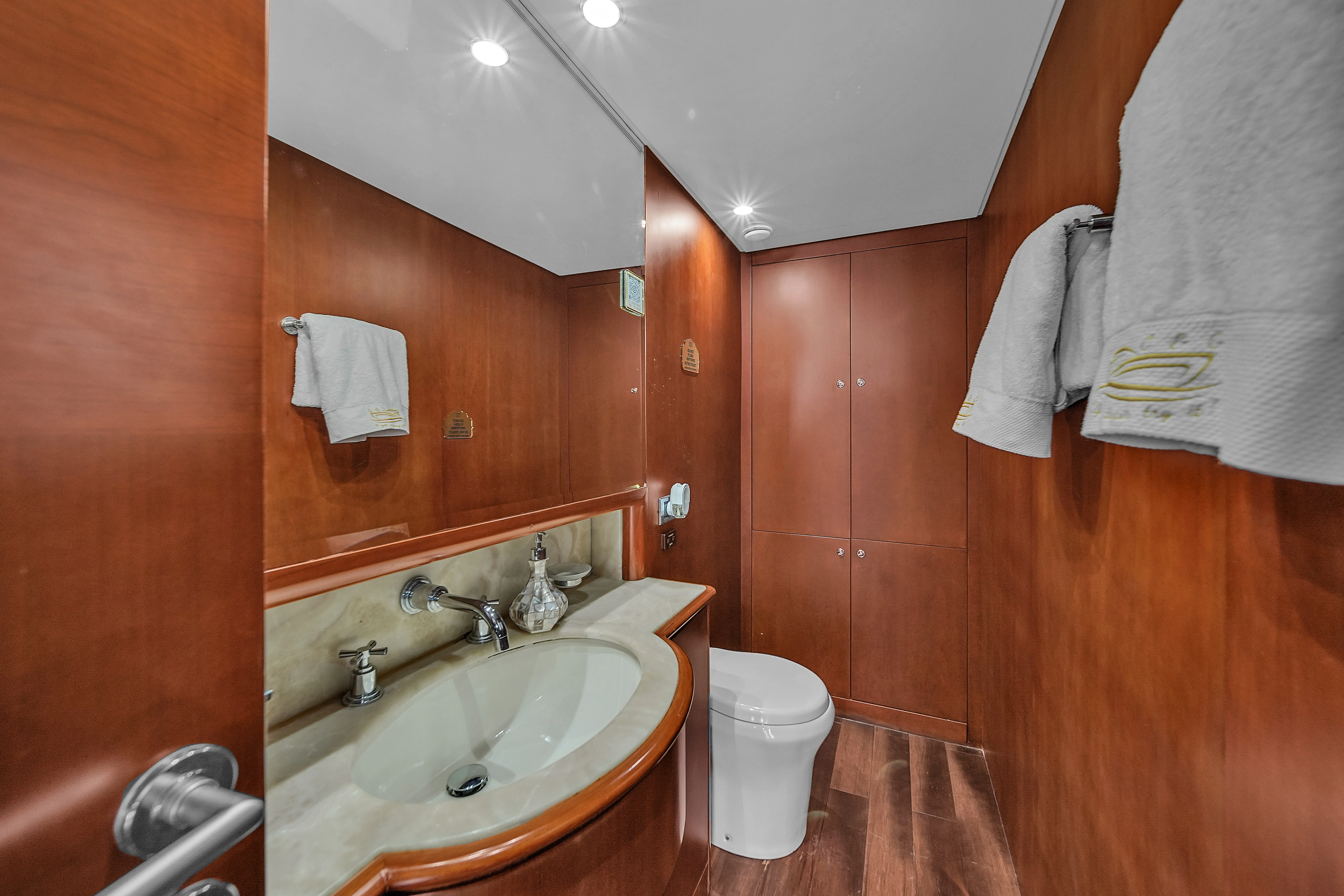 105ft Azimut Daniela interior detail